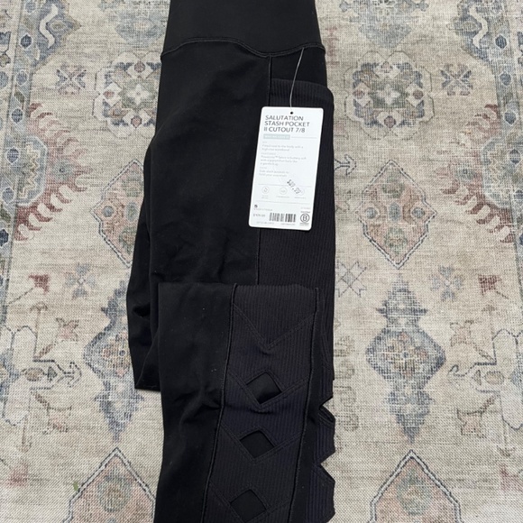 NWT Athleta Salutation Stash Pocket II Cutout 7/8 Leggings - Picture 3 of 3